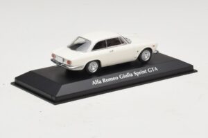 Alfa Romeo Giulia Sprint GTA Valge Maxichamps 1:43 940120441 Metall - pilt 2/5