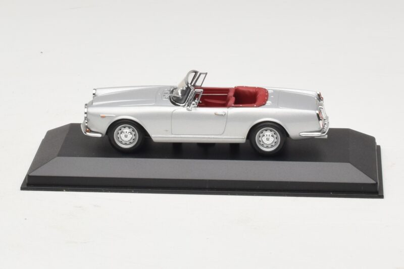 Alfa Romeo Spider 916 3.2 V6 24V Hõbedane Minichamps 1:43 Alfa Romeo Spider 916 3.2 V6 24V Hõbedane Minichamps 1:43 400120330 Metall