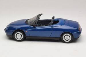 Alfa Romeo Spider 916 Sinine Maisto 1:18 31831 Metall - pilt 4/8