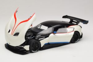 Aston Martin Vulcan Stratus White Siniste ja Punaste Triipudega AUTOart 1:18 70261 Komposiit - pilt 2/8