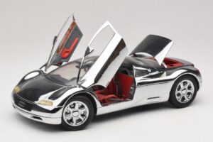 Audi Avus Quattro Chrome Silver Revell 1:18 08830 Metall - pilt 2/8