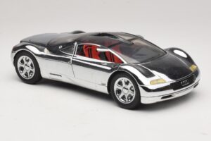 Audi Avus Quattro Chrome Silver Revell 1:18 08830 Metall - pilt 6/8