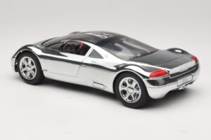 Audi Avus Quattro Chrome Silver Revell 1:18 08830 Metall - pilt 7/8
