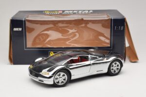Audi Avus Quattro Chrome Silver Revell 1:18 08830 Metall - pilt 8/8
