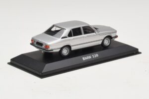 BMW 520 E12 Hõbe Maxichamps 1:43 940023000 Metall - pilt 2/5