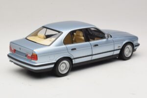 BMW 535i E34 Helesinine Metallik Minichamps 1:18 100024007 Metall - pilt 3/8