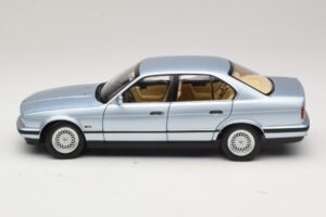 BMW 535i E34 Helesinine Metallik Minichamps 1:18 100024007 Metall - pilt 4/8