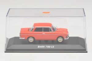 BMW 700 LS Punane Maxichamps 1:43 940023701 Metall - pilt 4/5