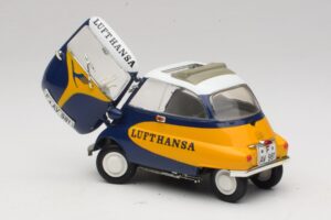 BMW Isetta 250 Lufthansa Revell 1:18 08926 Metall - pilt 5/8