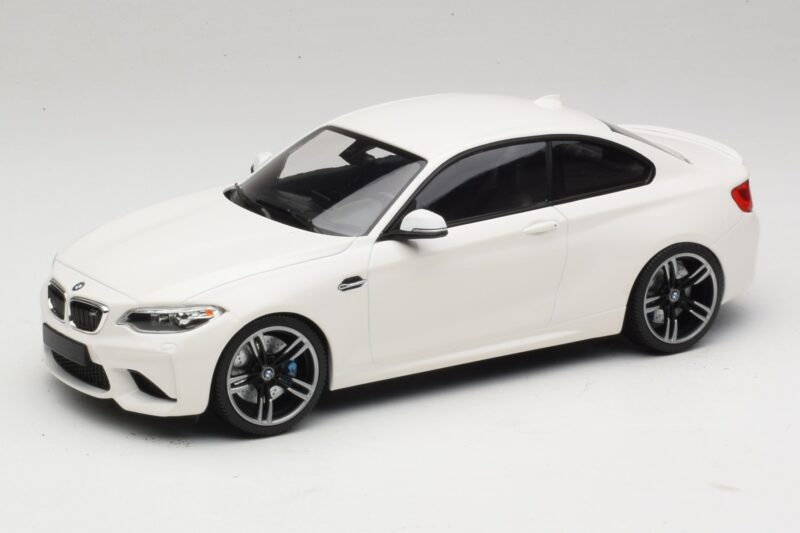 BMW M2 F87 Valge Minichamps 1:18 155026104 Metall