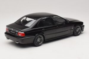 BMW M5 E39 Must KK-Scale 1:18 KKDC181623 Metall - pilt 2/6