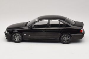 BMW M5 E39 Must KK-Scale 1:18 KKDC181623 Metall - pilt 3/6