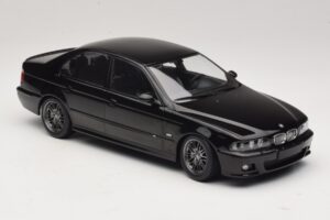 BMW M5 E39 Must KK-Scale 1:18 KKDC181623 Metall - pilt 4/6
