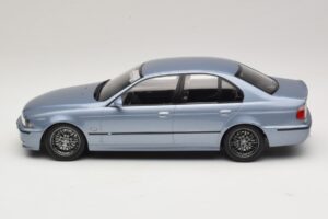 BMW M5 E39 Silverstone Blue Metallic KK-Scale 1:18 KKDC181622 Metall - pilt 3/6