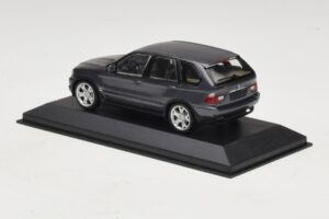 BMW X5 E53 4.4i Hall Metallik Asenduskarp Minichamps 1:43 80420393166-R1 Metall - pilt 3/5