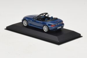 BMW Z3 E36/7 1.8 M Package Sinine Asenduskarp Minichamps 1:43 80429411714-R1 Metall - pilt 3/5