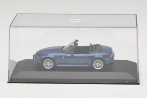BMW Z3 E36/7 1.8 M Package Sinine Asenduskarp Minichamps 1:43 80429411714-R1 Metall - pilt 4/5