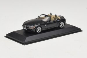 BMW Z4 E85 Must Metallik Asenduskarp Minichamps 1:43 80420144055-R1 Metall - pilt 2/5