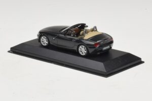 BMW Z4 E85 Must Metallik Asenduskarp Minichamps 1:43 80420144055-R1 Metall - pilt 3/5