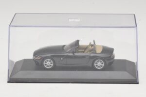 BMW Z4 E85 Must Metallik Asenduskarp Minichamps 1:43 80420144055-R1 Metall - pilt 4/5