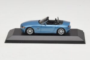 BMW Z4 E85 Helesinine Metallik Asenduskarp Minichamps 1:43 80420144054-R1 Metall