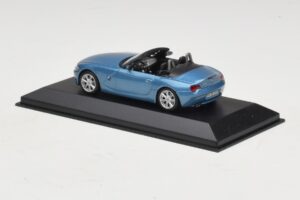 BMW Z4 E85 Helesinine Metallik Asenduskarp Minichamps 1:43 80420144054-R1 Metall - pilt 3/5