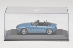 BMW Z4 E85 Helesinine Metallik Asenduskarp Minichamps 1:43 80420144054-R1 Metall - pilt 4/5
