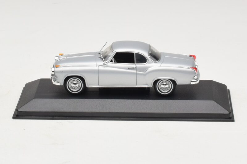 Borgward Isabella Kupee Hõbe Minichamps 1:43 400096031 Metall