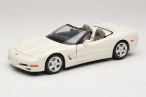 Chevrolet Corvette C5 Kabriolett Valge Bburago 1:18 3076-P1 Metall