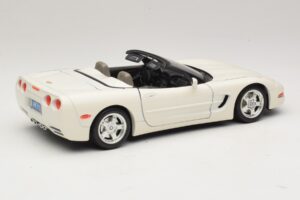 Chevrolet Corvette C5 Kabriolett Valge Bburago 1:18 3076-P1 Metall - pilt 3/8