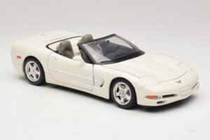 Chevrolet Corvette C5 Kabriolett Valge Bburago 1:18 3076-P1 Metall - pilt 6/8