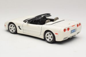 Chevrolet Corvette C5 Kabriolett Valge Bburago 1:18 3076-P1 Metall - pilt 7/8