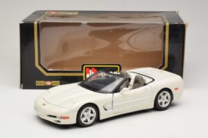Chevrolet Corvette C5 Kabriolett Valge Bburago 1:18 3076-P1 Metall - pilt 8/8
