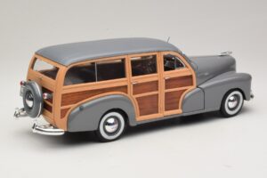 Chevrolet Fleetmaster Woody Hall Maisto 1:18 31854 Metall - pilt 3/8