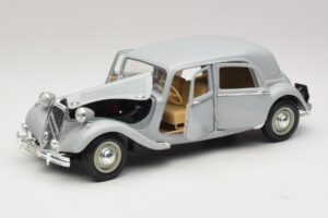Citroen 15CV Six Hall Maisto 1:18 31837 Metall - pilt 2/8