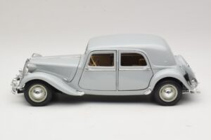 Citroen 15CV Six Hall Maisto 1:18 31837 Metall - pilt 4/8
