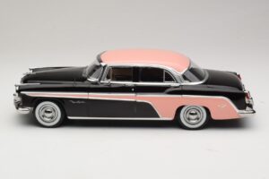 DeSoto Fireflite Sedan Must & Roosa KK-Scale 1:18 KKDC181542 Metall - pilt 3/6