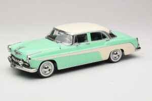 DeSoto Fireflite Sedan Helerohline & Kreemjas KK-Scale 1:18 KKDC181543 Metall