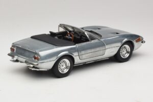 Ferrari 365 GTS Chrome Silver Hot Wheels 1:18 25738 Metall - pilt 3/8