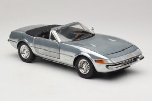 Ferrari 365 GTS Chrome Silver Hot Wheels 1:18 25738 Metall - pilt 6/8