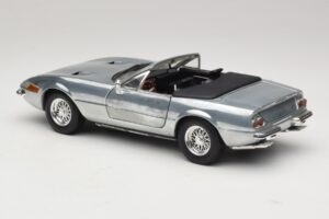 Ferrari 365 GTS Chrome Silver Hot Wheels 1:18 25738 Metall - pilt 7/8