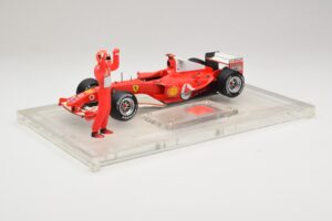 Ferrari F2004 #1 M. Schumacher F1 World Champion 2004 Sõiduülikonnaga Hot Wheels 1:18 B66221 Metall