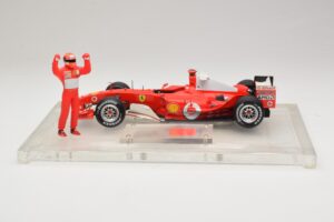 Ferrari F2004 #1 M. Schumacher F1 World Champion 2004 Sõiduülikonnaga Hot Wheels 1:18 B66221 Metall - pilt 3/6