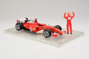 Ferrari F2004 #1 M. Schumacher F1 World Champion 2004 Sõiduülikonnaga Hot Wheels 1:18 B66221 Metall - pilt 4/6