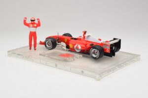 Ferrari F2004 #1 M. Schumacher F1 World Champion 2004 Sõiduülikonnaga Hot Wheels 1:18 B66221 Metall - pilt 5/6