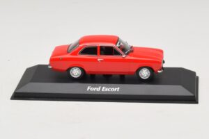 Ford Escort Mk1 Punane Maxichamps 1:43 940081001 Metall