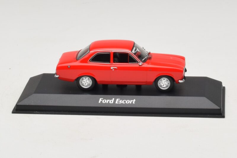 Ford Escort Mk1 Punane Maxichamps 1:43 940081001 Metall