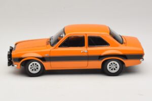 Ford Escort Mk1 RS1600 AVO Oranž Mustade Triipudega Minichamps 1:18 100688104 Metall - pilt 4/8