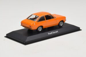 Ford Escort Mk2 Oranž Maxichamps 1:43 940084101 Metall - pilt 2/5