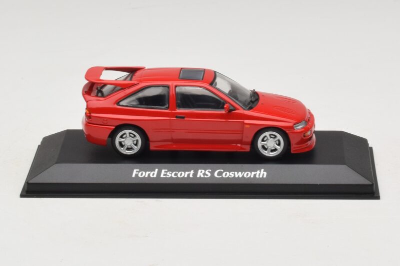 Ford Escort RS Cosworth Punane Maxichamps 1:43 940082100 Metall